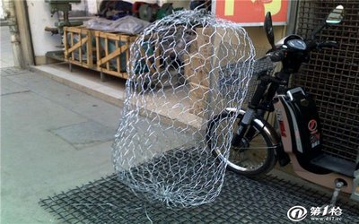 籠門(mén)水利石籠網(wǎng)廠家優(yōu)惠價(jià)單面鉛絲籠_金屬網(wǎng)_第一槍